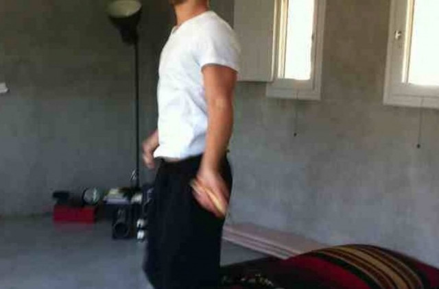 Έλληνας ηθοποιός γυμνάζει το κορμί του!