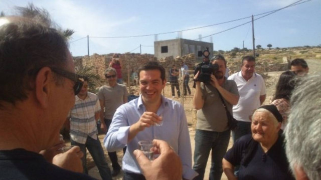 Το Πάσχα του Τσίπρα στη Γαύδο (ΦΩΤΟ)