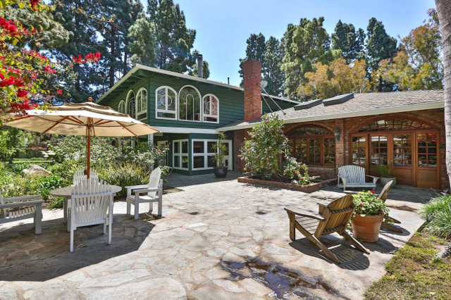 Διάσημος ηθοποιός βγάζει το «φτωχικό» του στο «σφυρί» (pics)