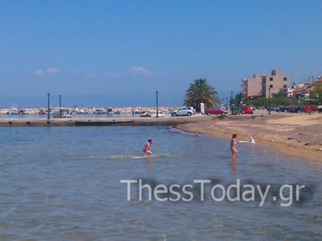 Κυριακή του Πάσχα στη...θάλασσα (pics)