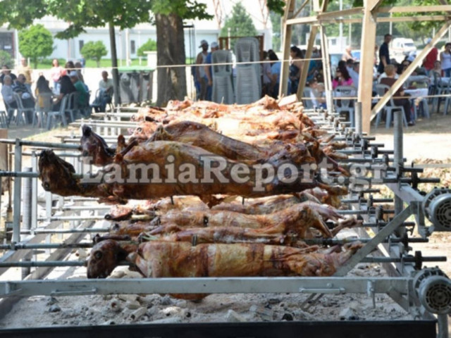 Λαμία: Έφτιαξαν κοκορέτσι για βραβείο Γκίνες! (vid)