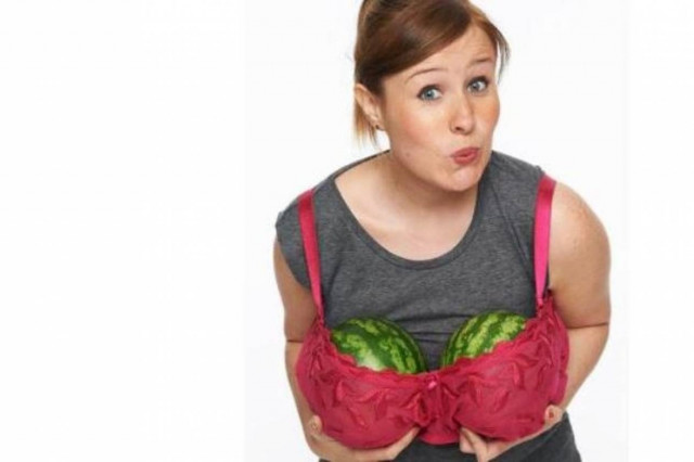 Γιατί τα μεγάλα στήθη δεν αρέσουν στις γυναίκες