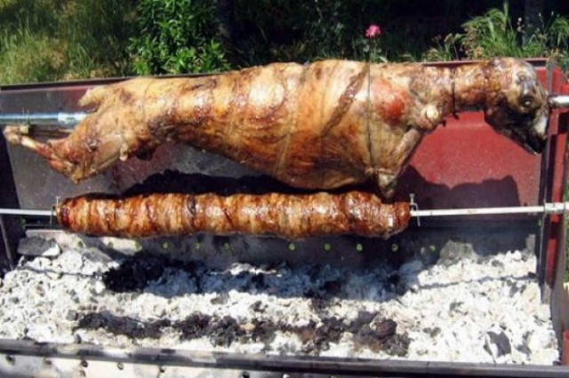 Κρήτη: Έπεσε στην ψησταριά την ώρα που έψηνε αρνί