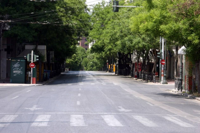 Απίστευτες εικόνες: Αθήνα, μια άδεια πόλη!