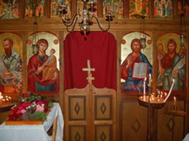 Απίστευτο: Έφυγε από την εκκλησία με 1.000 ευρώ λιγότερα