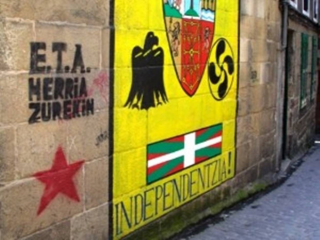 Εξάρθρωση του επιμελητειακού πυρήνα της ΕΤΑ σε τριπλή επιχείρηση