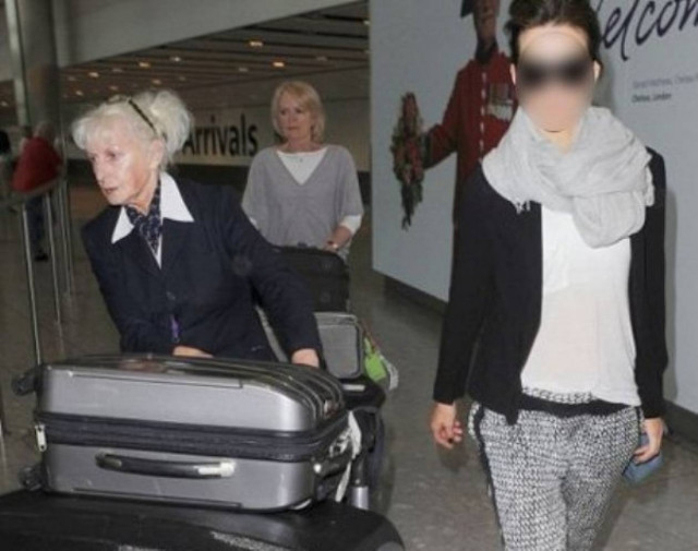 Ποια σταρ άφησε μια ηλικιωμένη κυρία να κουβαλά τις βαλίτσες της;