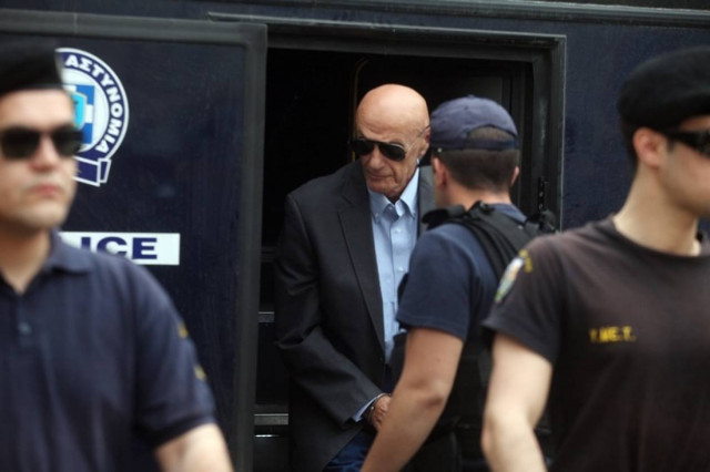 Δίκη Τσοχατζόπουλου: Ούτε βλέμμα δεν αντάλλαξαν Άκης και Ζήγρας