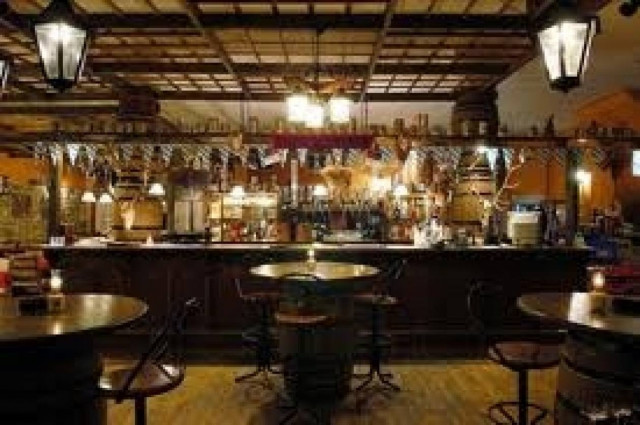 Σε πεδίο μάχης μετατράπηκε μπυραρία στη Λεμεσό