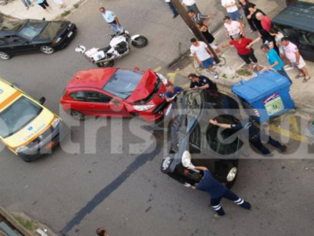 Αυτοκίνητο «τούμπαρε» στο κέντρο του Πύργου