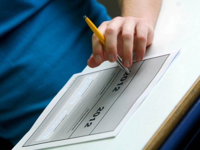 Παράταση αγωνίας για χιλιάδες υποψηφίους