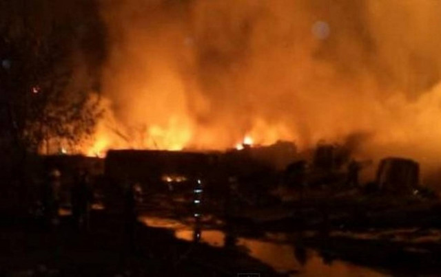 Βαγόνι εκτοξεύτηκε σε κτιριακό συγκρότημα