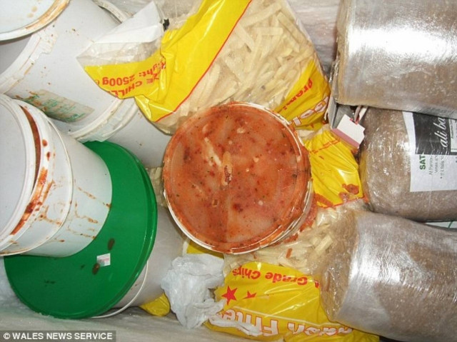 ΑΗΔΙΑ: Δείτε τι έκαναν υπάλληλοι εστιατορίου προτού μαγειρέψουν