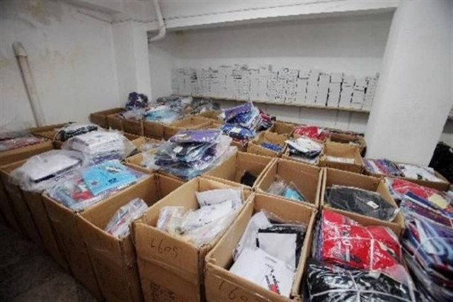 Εντοπίστηκε και νέα αποθήκη στο κέντρο της Αθήνας με «μαϊμού» προϊόντα