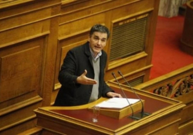 «Δεν στέλνουν επιστροφές σε πολίτες για να δείχνουν δήθεν έσοδα»