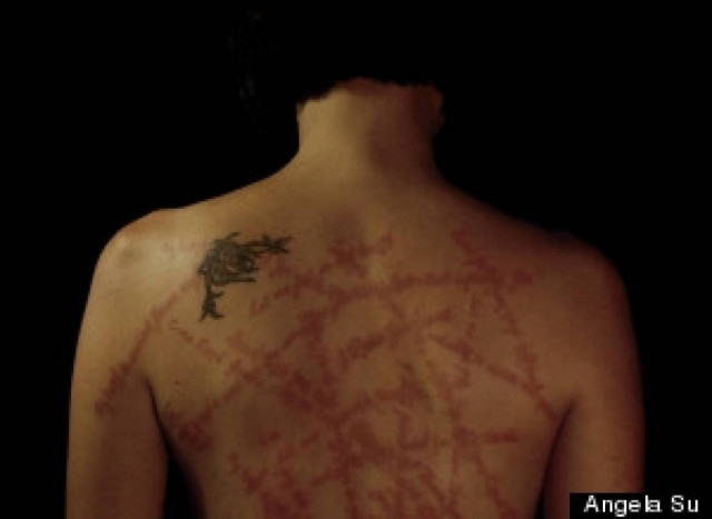 Δείτε το σοκαριστικό τατουάζ που έκανε η νεαρή καλλιτέχνης (pics)