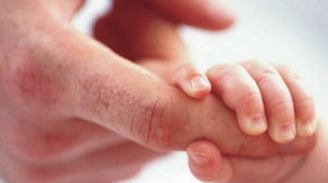 Κύμη: Χαροπαλεύει 18 μηνών αγγελούδι που κατάπιε μπαταρία