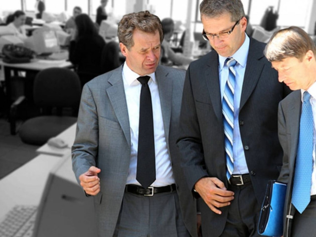 Τα «ρουσφέτια» της τρικομματικής κυβέρνησης στην πλάτη 2.000 Δημοσίων