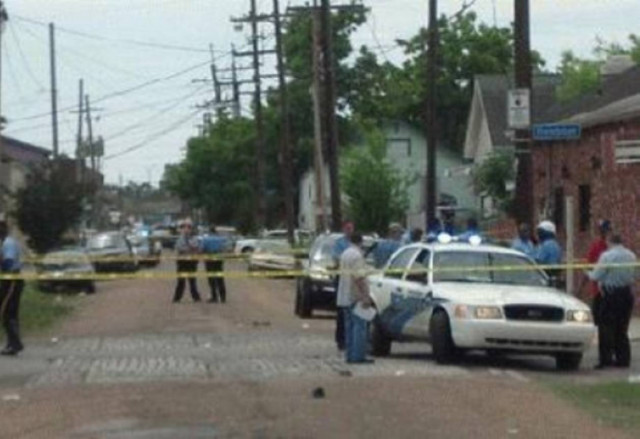 Πυροβολισμοί σε παρέλαση για την Ημέρα της Μητέρας- 12 τραυματίες