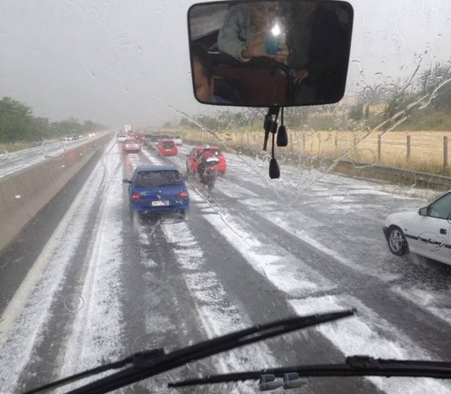 Συμβαίνει τώρα: Χαλάζι στην Αταλάντη Φθιώτιδας (photo)