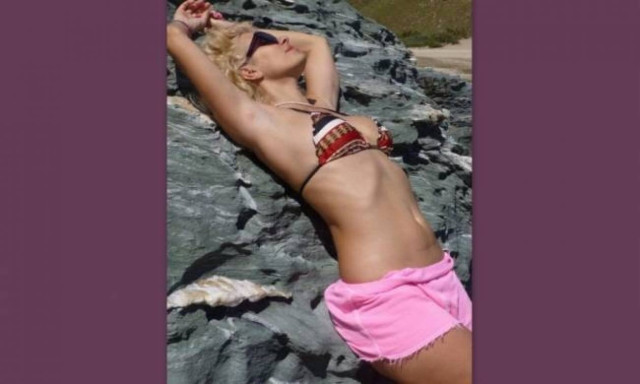 Η Μενεγάκη «ανέβασε» φωτό της με μαγιό και τρέλανε το twitter