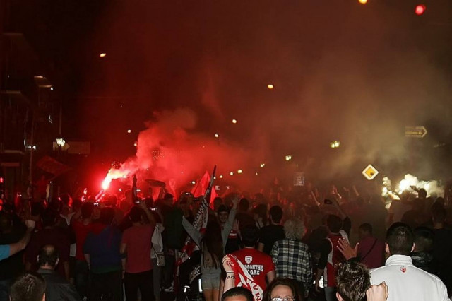 Έτσι… γλέντησε ο Πειραιάς για τον Ολυμπιακό του (videos)