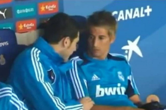 Μυθική γκάφα: Εκατσε στον πάγκο της Ρεάλ, ενώ ήταν... (video)
