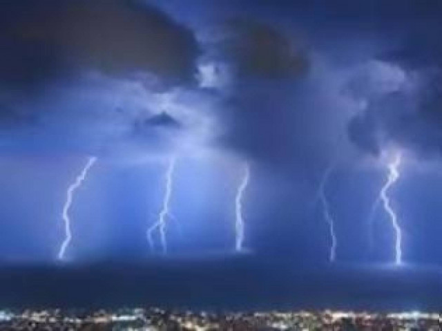 Βροχές και καταιγίδες την Τρίτη