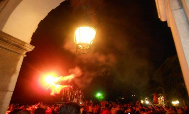 Η νύχτα... μέρα έγινε στη Κέρκυρα από τους πανηγυρισμούς (pics/vid)