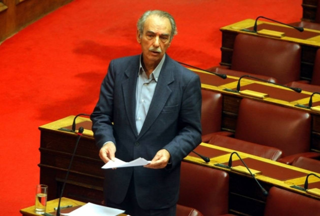 Καρατόμησαν το Σπ. Χαλβατζή από το ΚΚΕ για τις απόψεις του γιου του