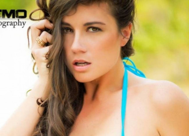 Αυτή είναι η καυτή δασκάλα που απολύθηκε αλλά ξετρέλανε το Facebook