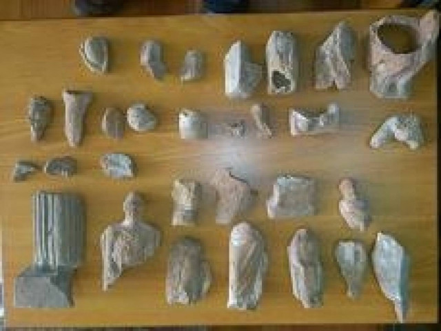 Ηλικιωμένος έκρυβε στο σπίτι του αρχαία αντικείμενα (pics)