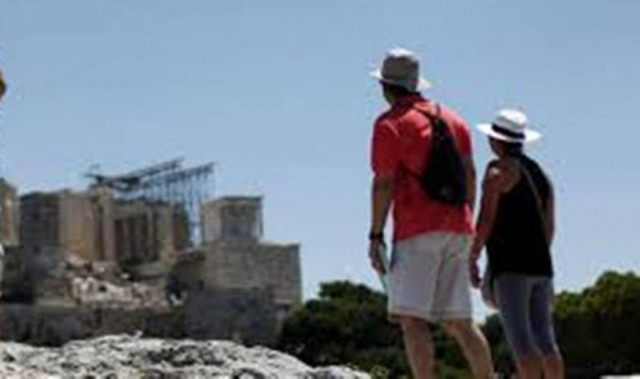 Δείτε τι έκαναν δύο άτομα στους τουρίστες