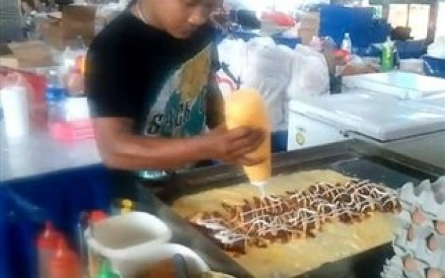 Απίστευτο βίντεο: Έτσι φτιάχνουν τα μπέργκερ στη Σιγκαπούρη