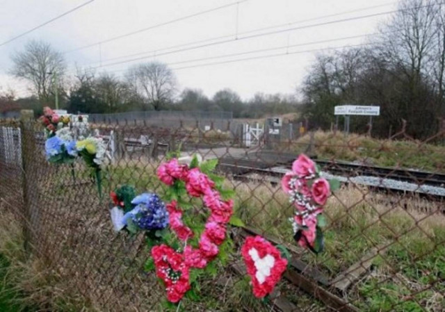 Ξεχάστηκε ακούγοντας μουσική και την πάτησε το τρένο