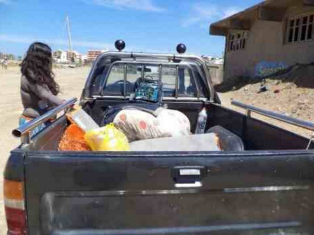 ΣΟΚ: Οικογένεια ζει σε καρότσα και πλένεται με θαλασσινό νερό