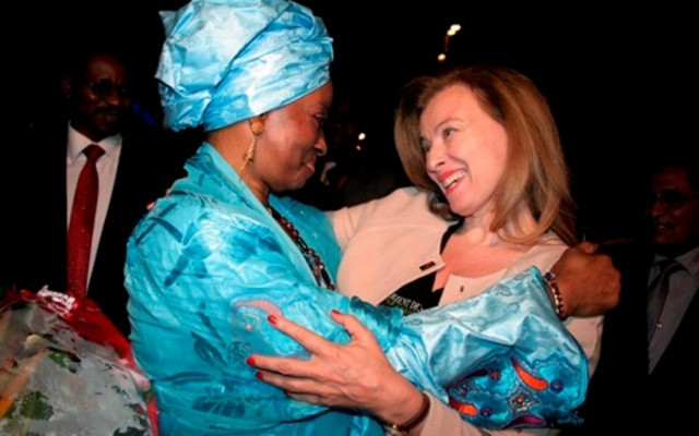 Στο πλευρό των πληγέντων του πολέμου η πρώτη κυρία της Γαλλίας