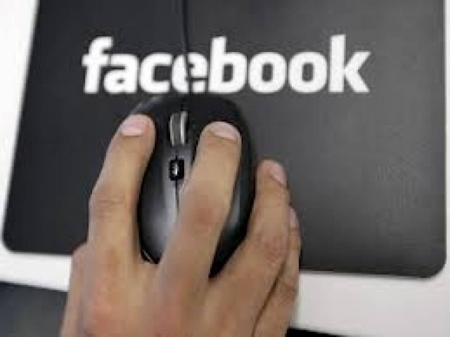 Δείτε τι έγραψε ο πατέρας της στη σέξι φώτο που ανέβασε στο Facebook