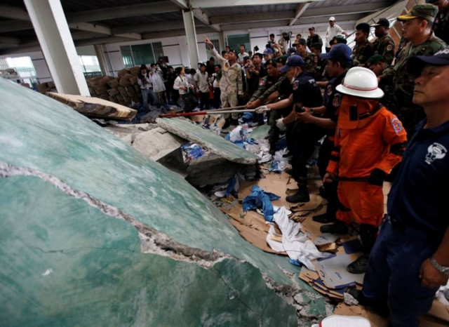 Κατέρρευσε η στέγη σε εργοστάσιο της Καμπότζης