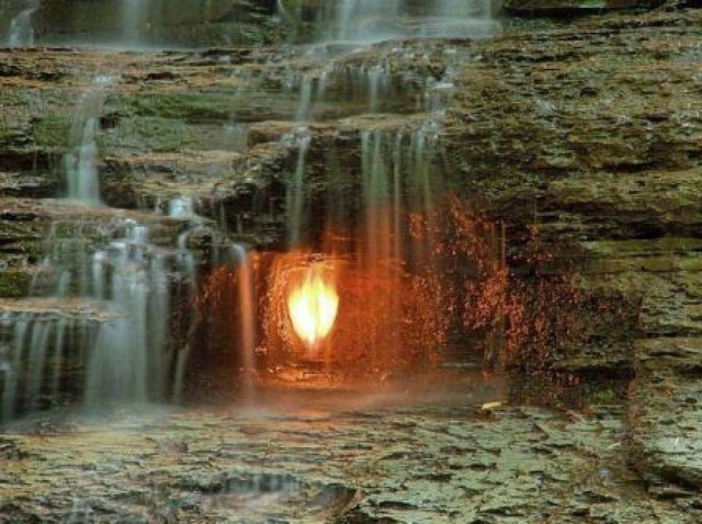 Βίντεο: Το μυστήριο της αιώνιας φλόγας στη Νέα Υόρκη