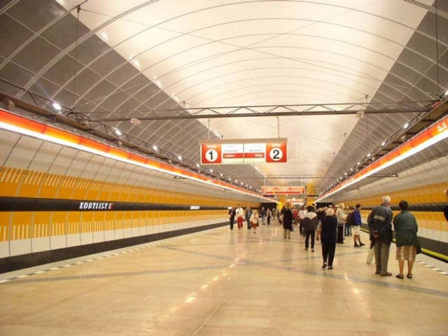 Απίστευτο: Βάζουν ειδικό βαγόνι... γνωριμιών στο μετρό!