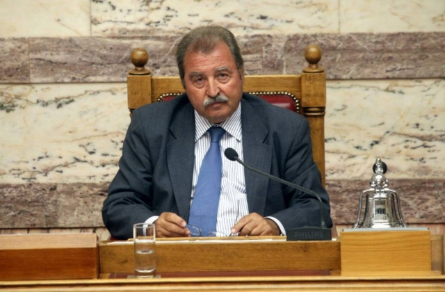 Τραγάκης: Να μειωθεί η βουλευτική αποζημίωση στους παραβάτες