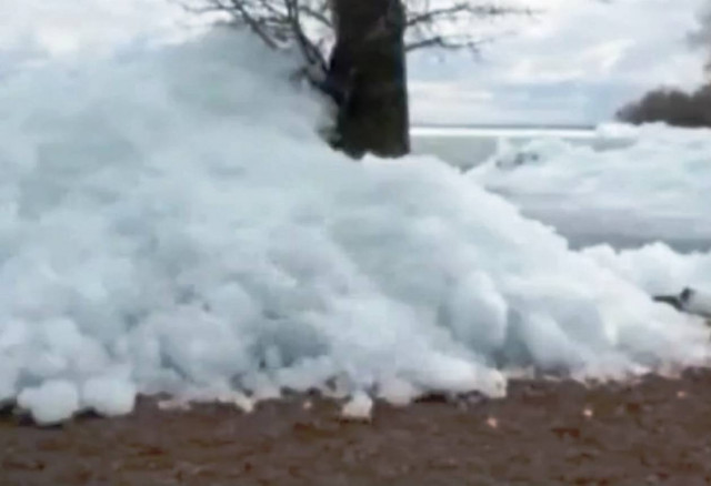 Απίστευτο βίντεο: Δημιουργήθηκε «τσουνάμι» πάγου στη Μινεσότα!