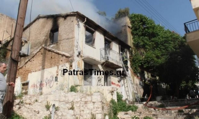 Πάτρα: «Συναγερμός» για φωτιά σε διώροφο οίκημα (βίντεο)