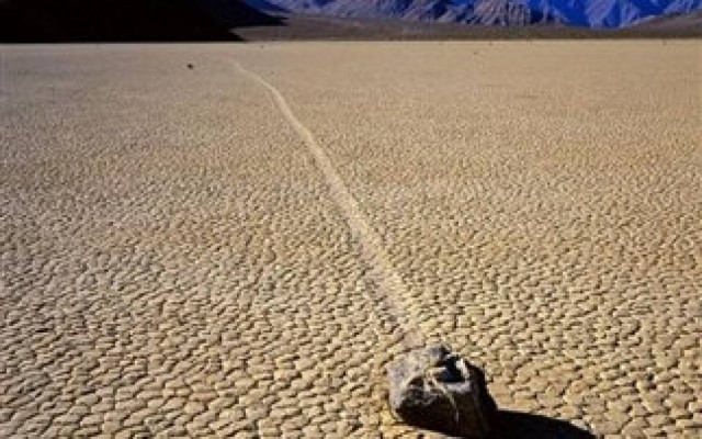 Οι «κινούμενοι» βράχοι της Κοιλάδας του Θανάτου