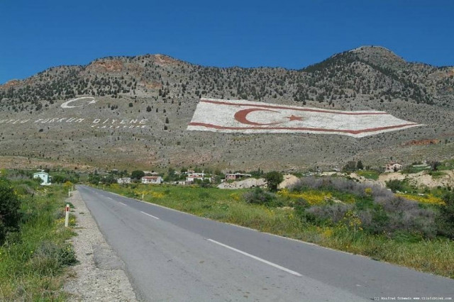 Πολιτικές αναταράξεις στα Κατεχόμενα-Σπεύδει ο Νταβούτογλου