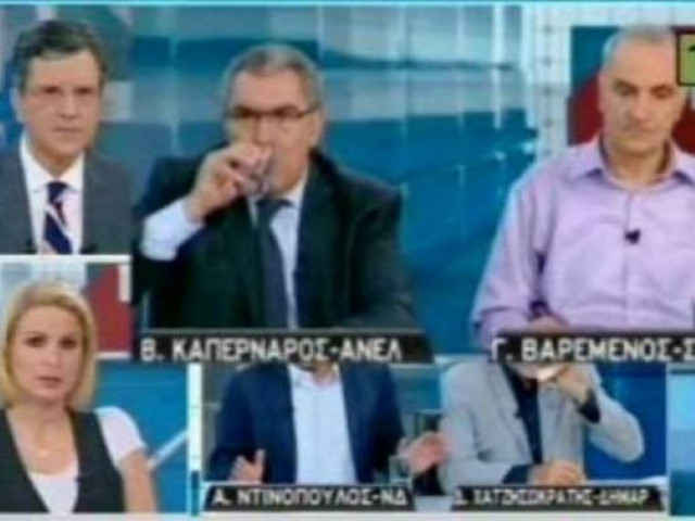 Απολαυστικό: Ήπιε όλα τα ποτήρια με το νερό στην εκπομπή του Αυτιά