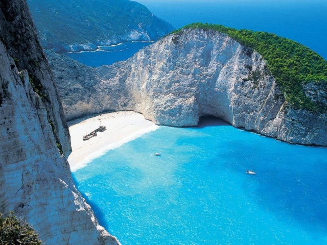 Πεντακάθαρες οι ελληνικές θάλασσες