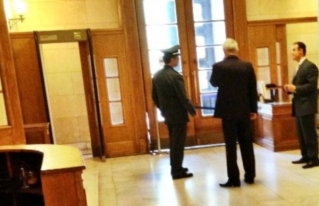 Από μαγνητική πύλη θα περνά πλέον στη Βουλή ακόμα και ο Πρωθυπουργός