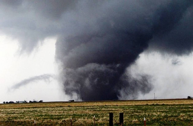 Βίντεο: Δύο σχολεία ισοπέδωσε ανεμοστρόβιλος στην Οκλαχόμα